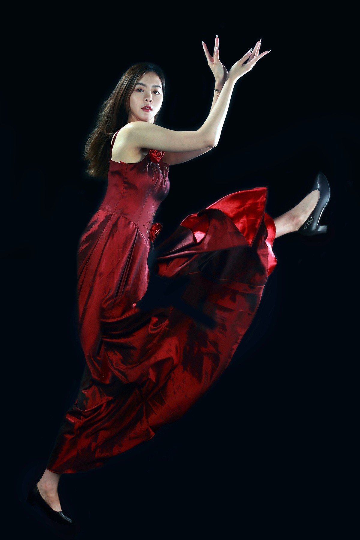 红裙的舞动