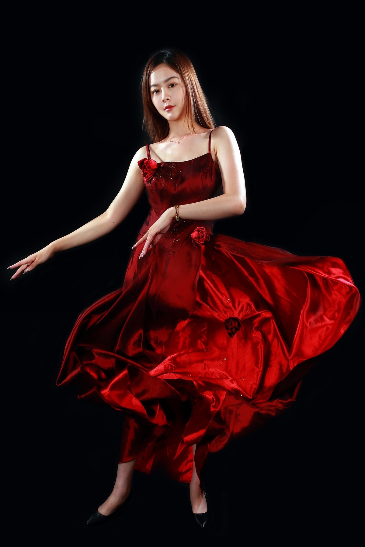 红裙的舞动