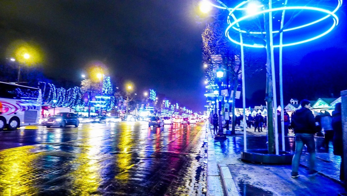 携“香街”夜摄，拜望“南京路”，祝师友春安！！！