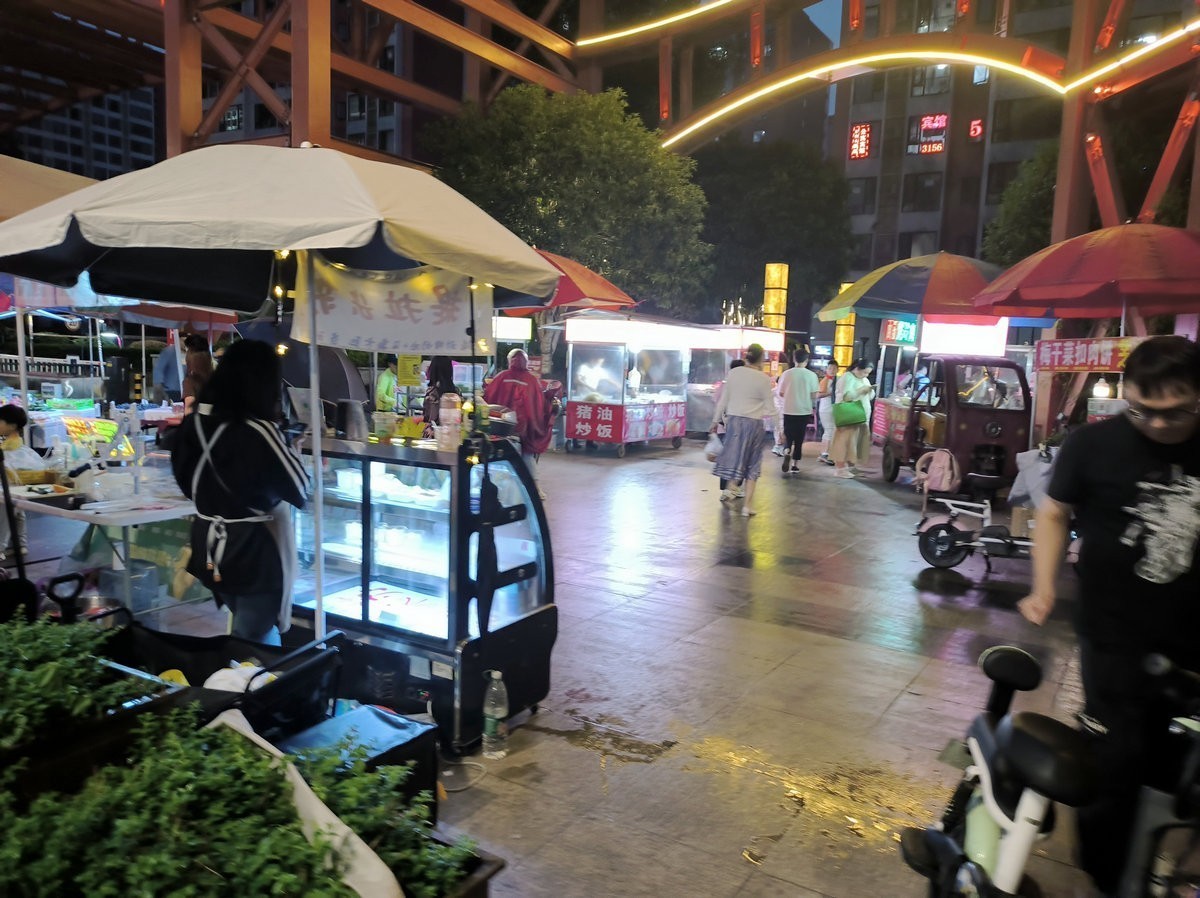 漫步星城 走街串巷（467）夜市