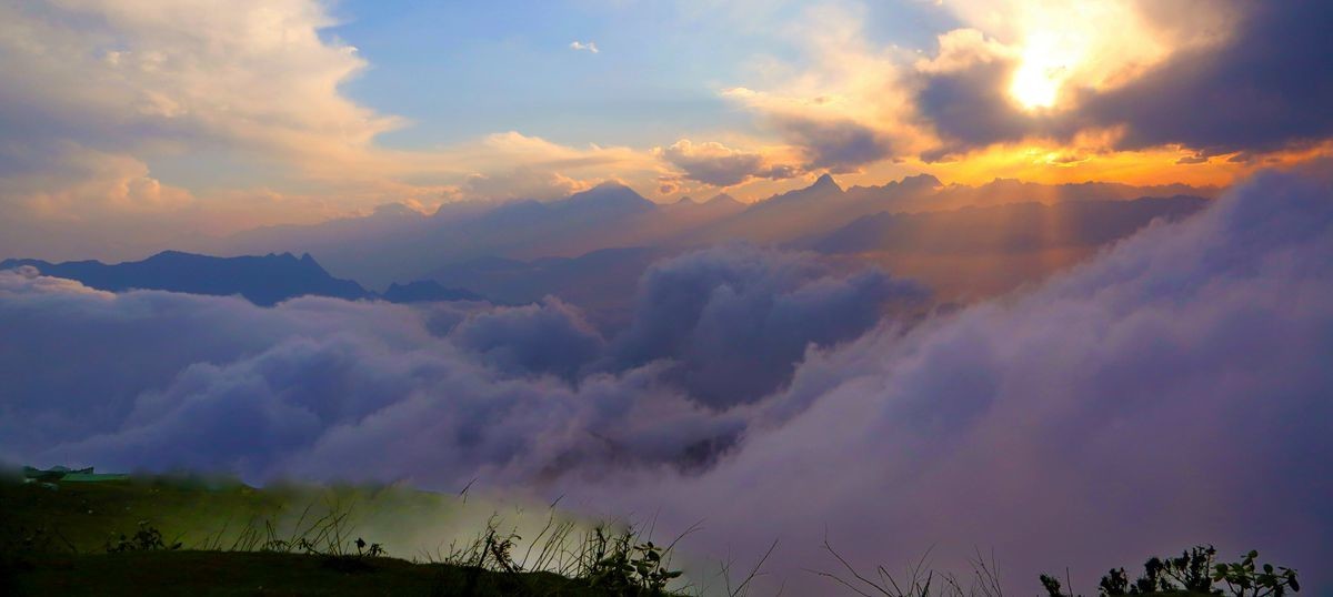 隐 隐 约 约《 牛 背 山 》