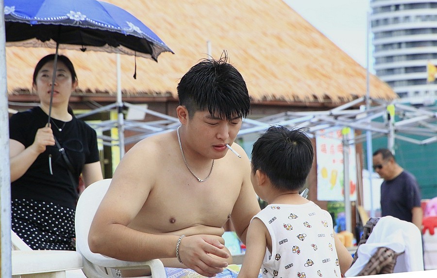 《不老松：纪实摄影》【大美河山系列报導】三游东戴河！ (55)香水湾浴场：海滨嬉水人