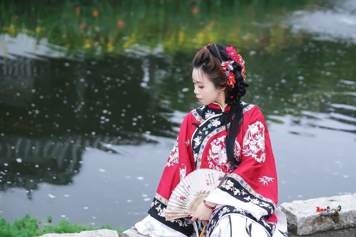 【湖畔清汉美女】---芯妍