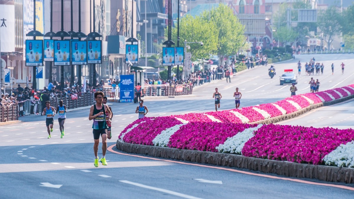 蒙 牛 - 2025 第 35 届 大 连 马 拉 松 赛 （ 三 ）