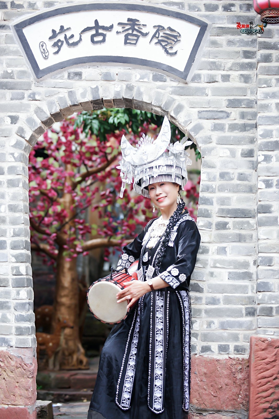 【隐香古苑苗家美女】--- 梅子