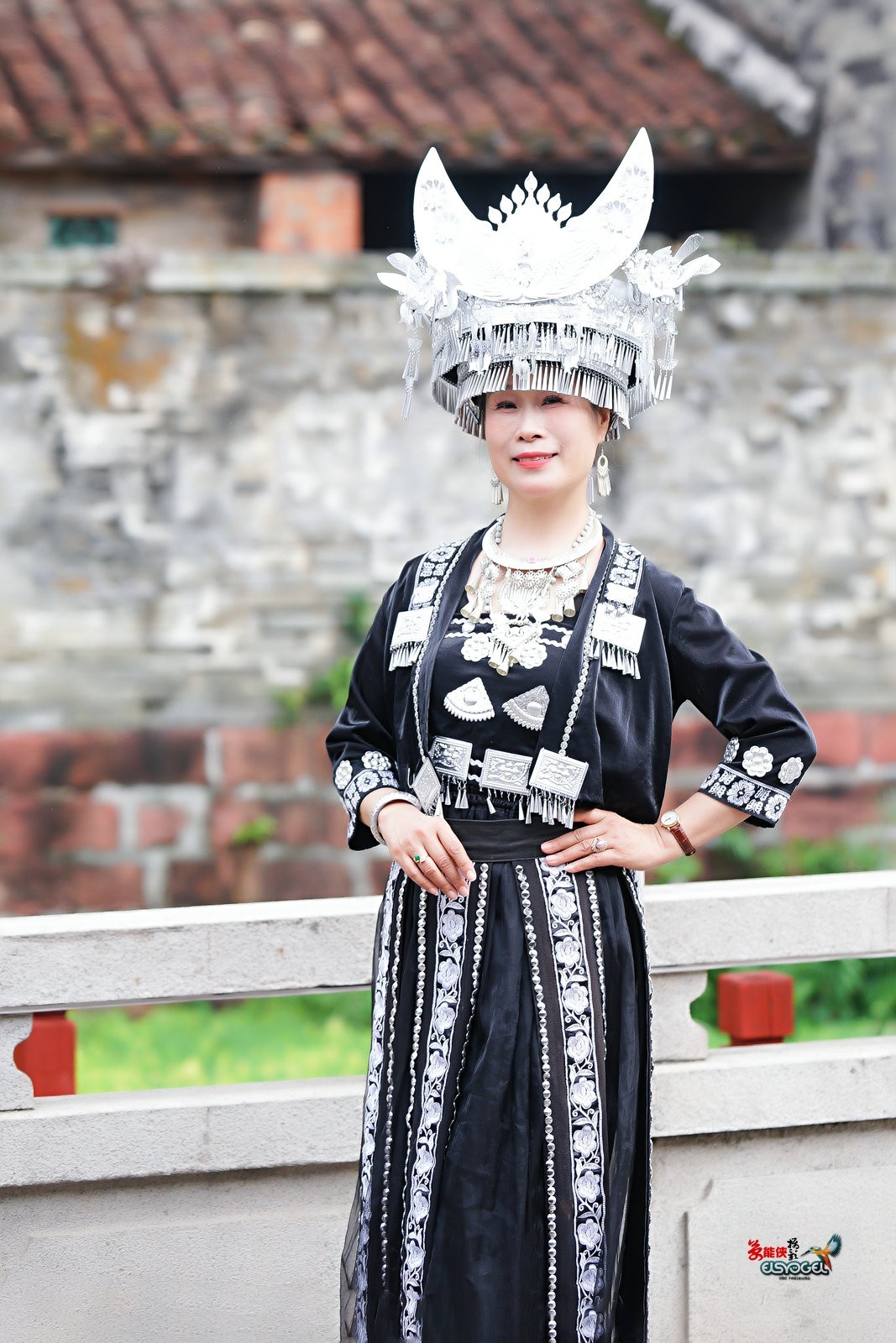 【隐香古苑苗家美女】--- 梅子