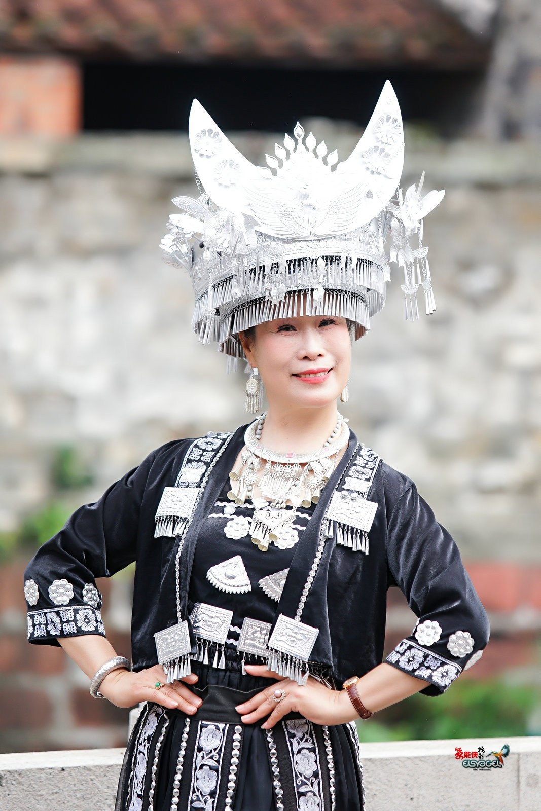 【隐香古苑苗家美女】--- 梅子