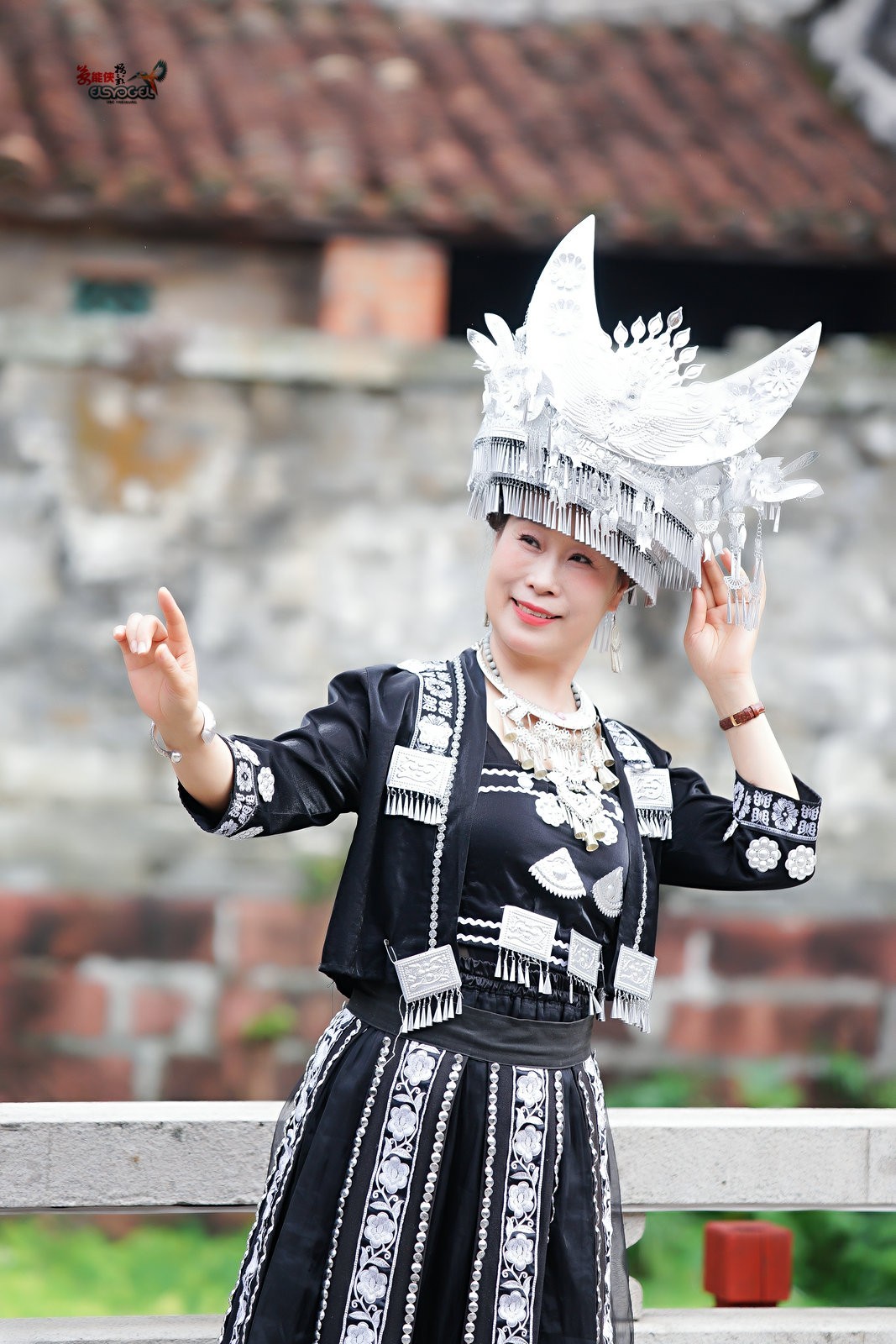 【隐香古苑苗家美女】--- 梅子