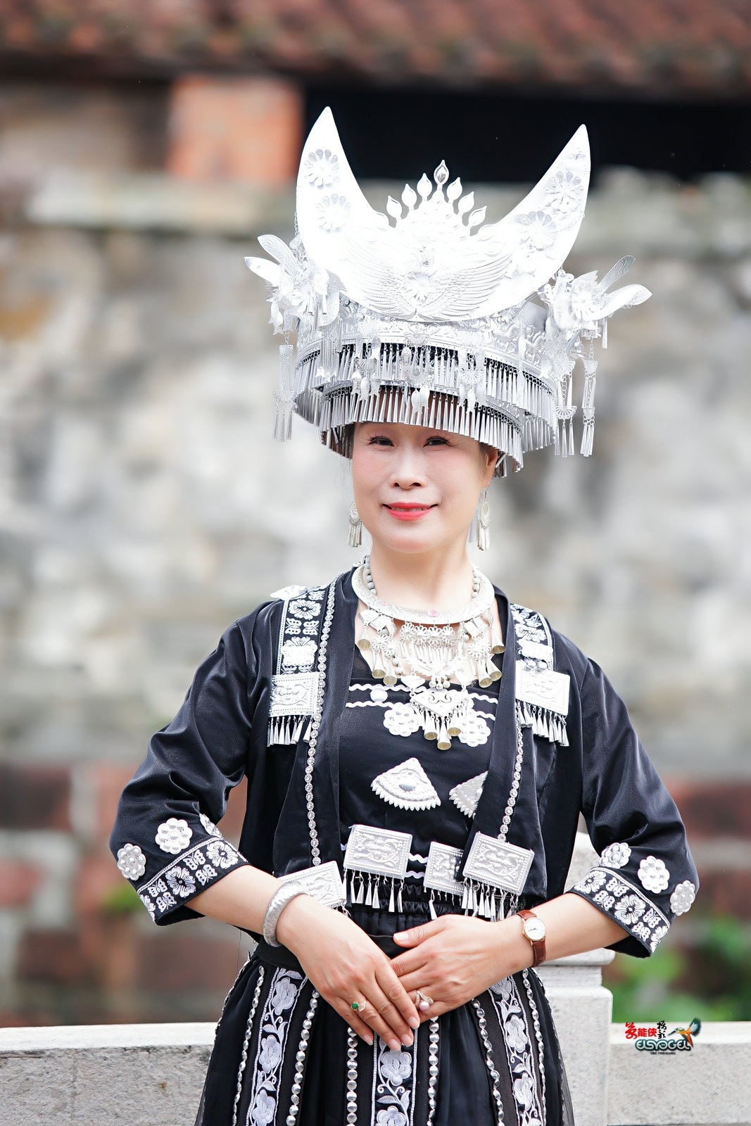 【隐香古苑苗家美女】--- 梅子