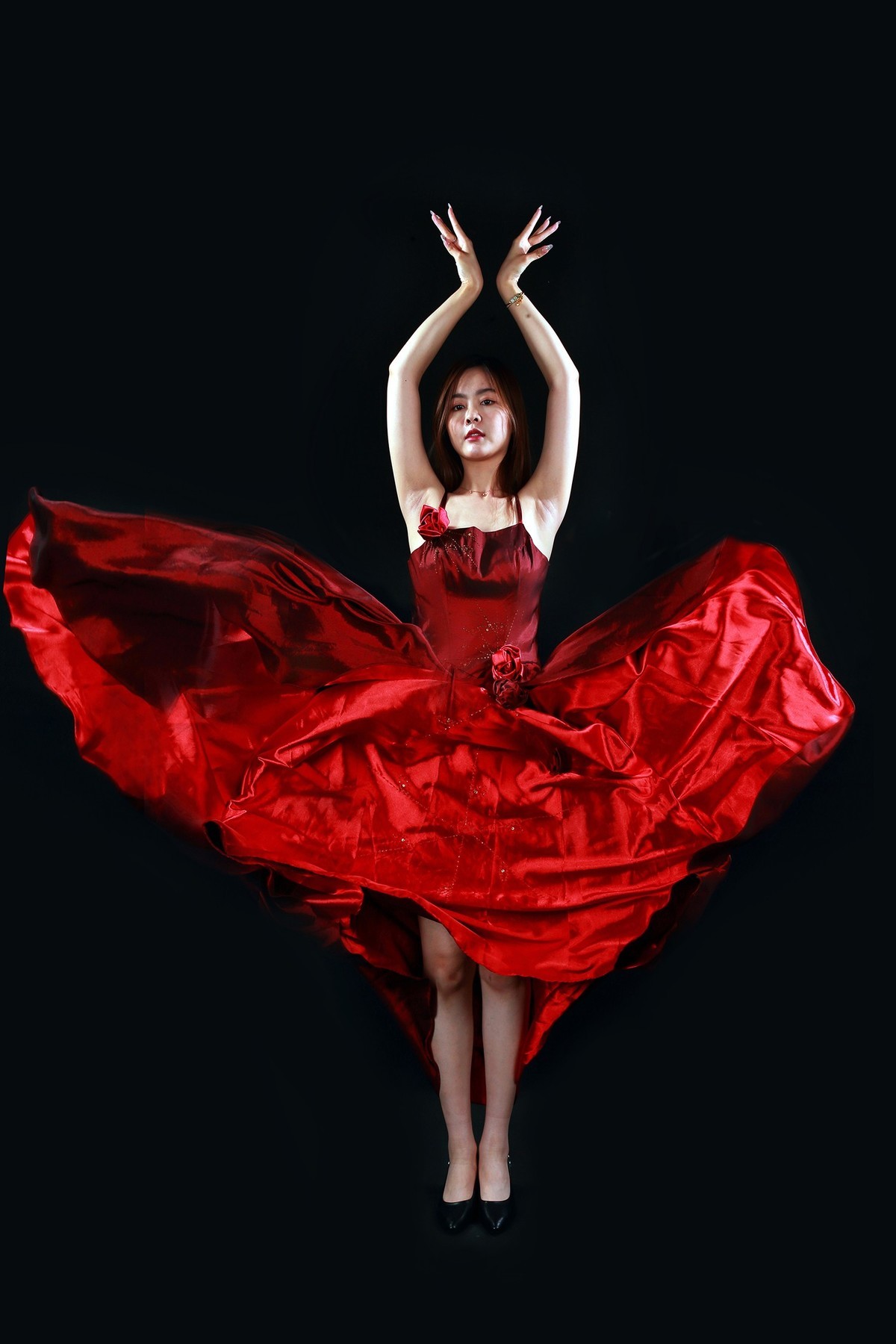 红裙的舞动