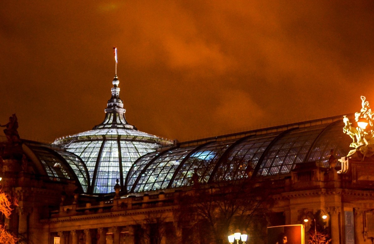 携“香街”夜摄，拜望“南京路”，祝师友春安！！！