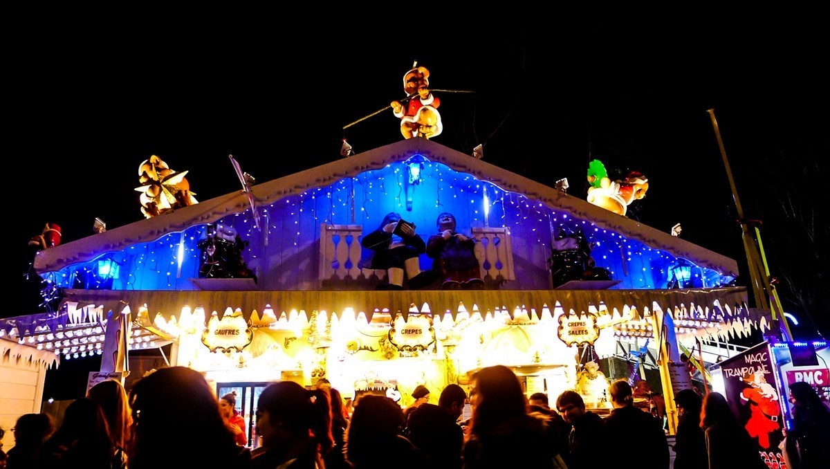 携“香街”夜摄，拜望“南京路”，祝师友春安！！！