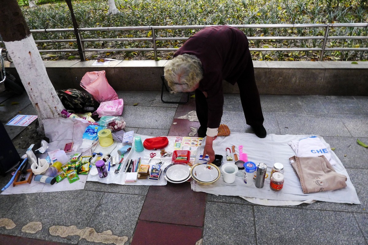 铁牛广场的跳蚤市场