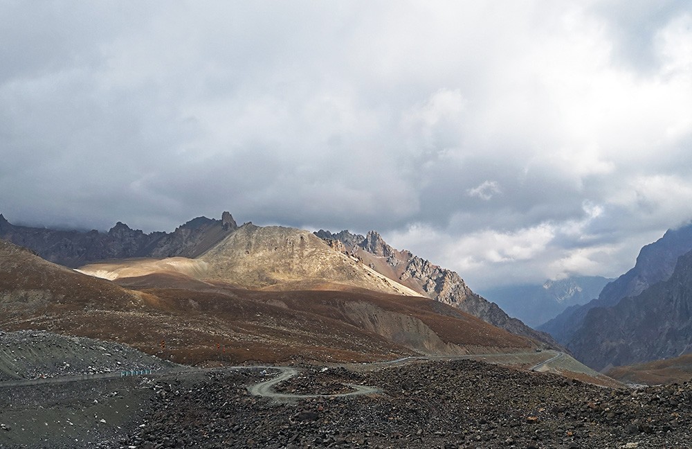 自驾新疆路过的那些大山