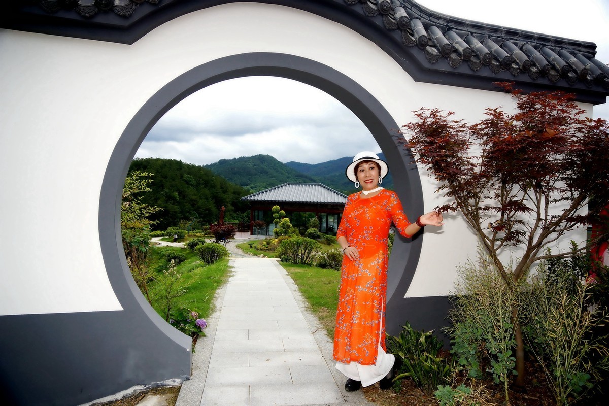 环境人像---黄陂天池雅园休闲游的美女！