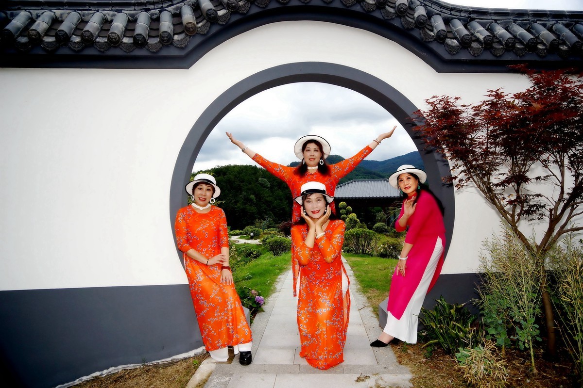 环境人像---黄陂天池雅园休闲游的美女！