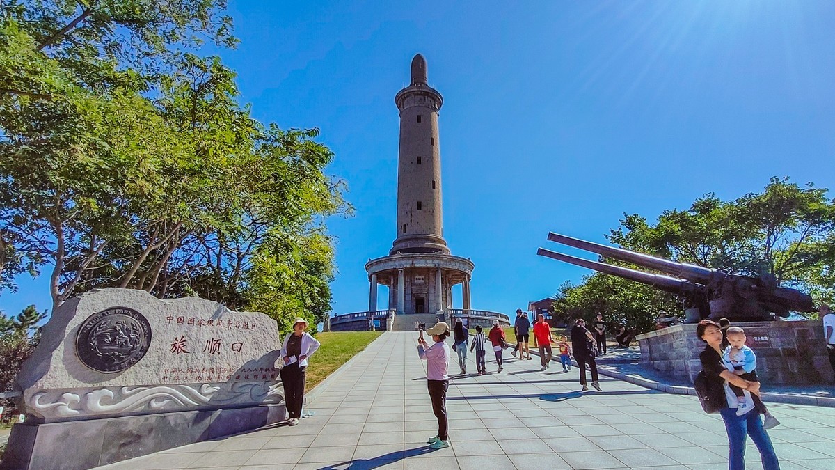 旅 顺 口 白 玉 山、白 玉 塔