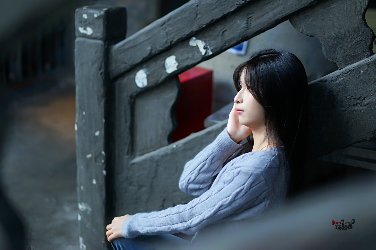 【昔日的楼角少女】---诗婷