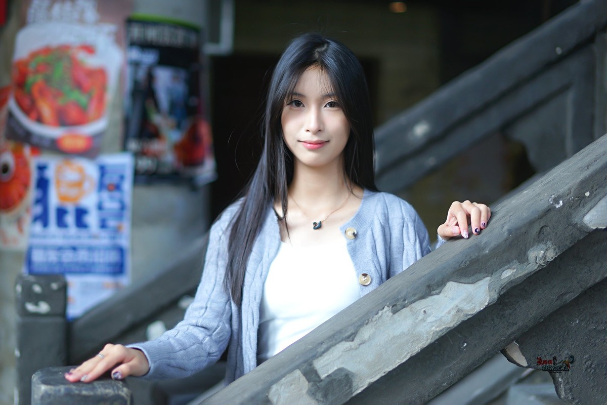 【昔日的楼角少女】---诗婷
