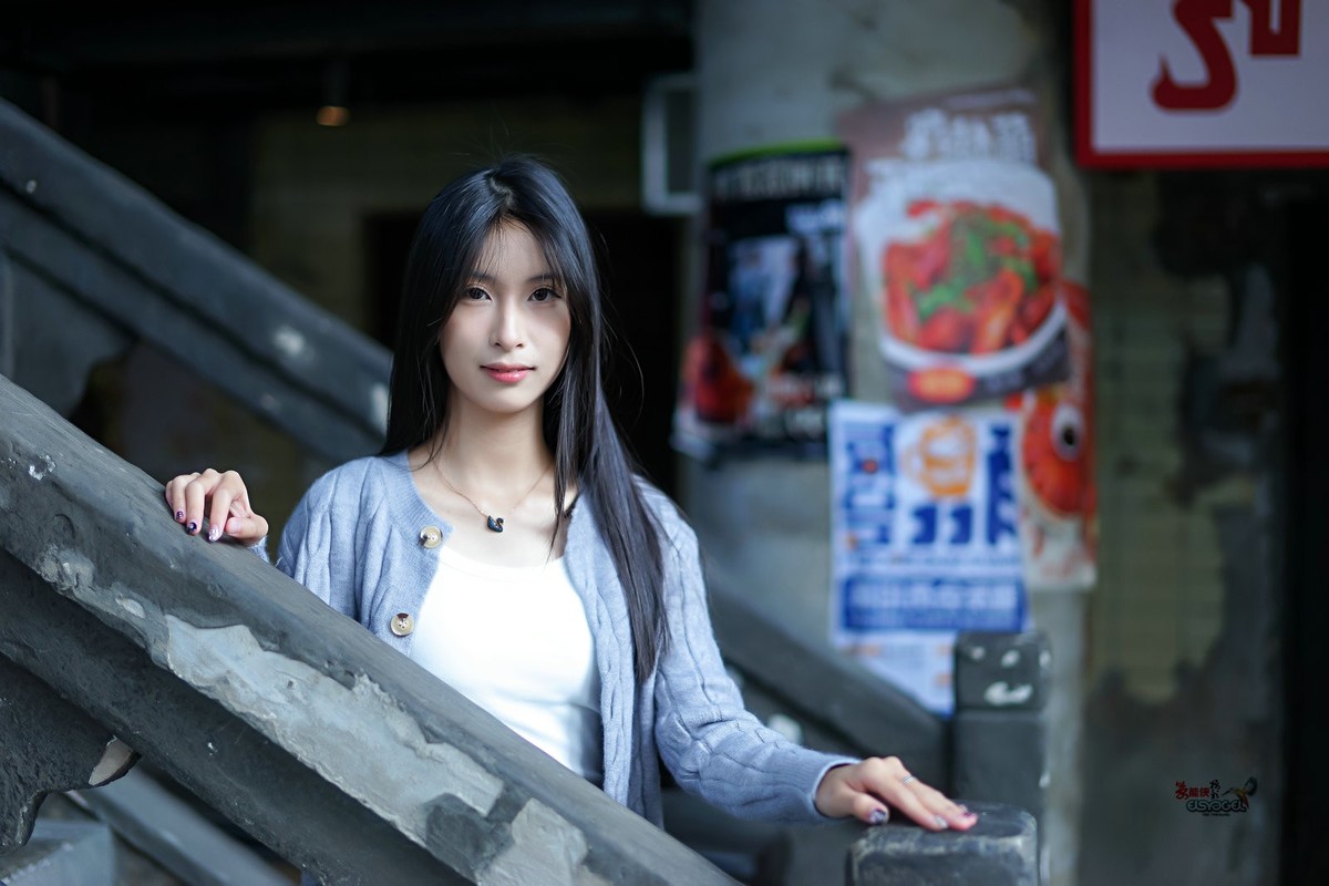 【昔日的楼角少女】---诗婷