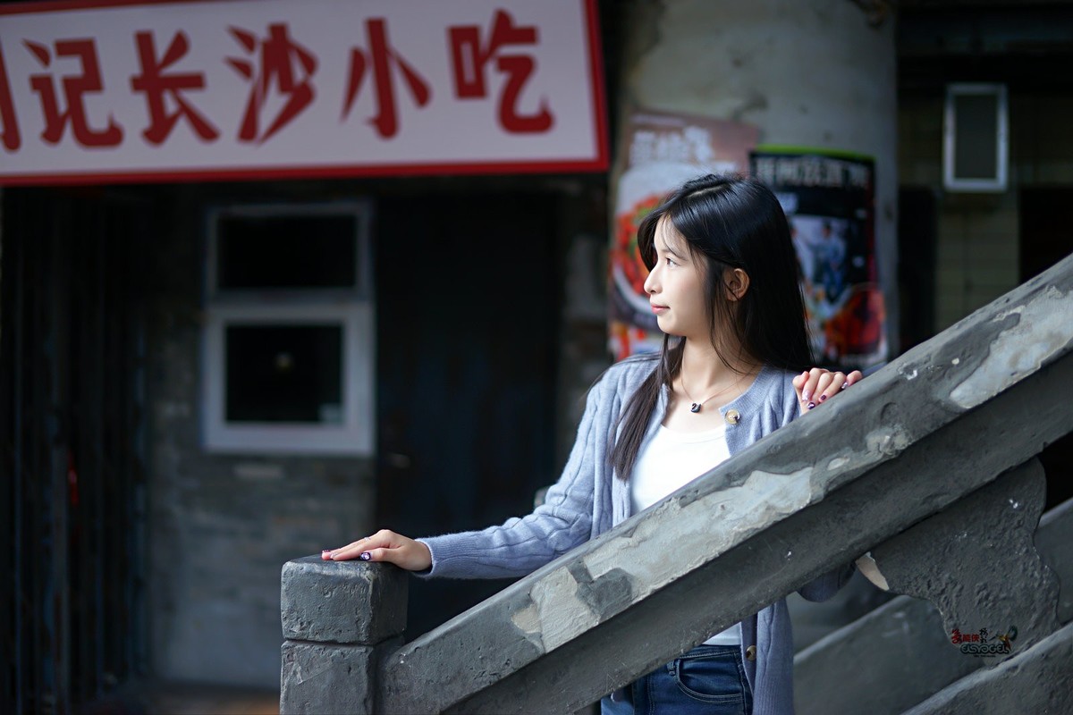 【昔日的楼角少女】---诗婷