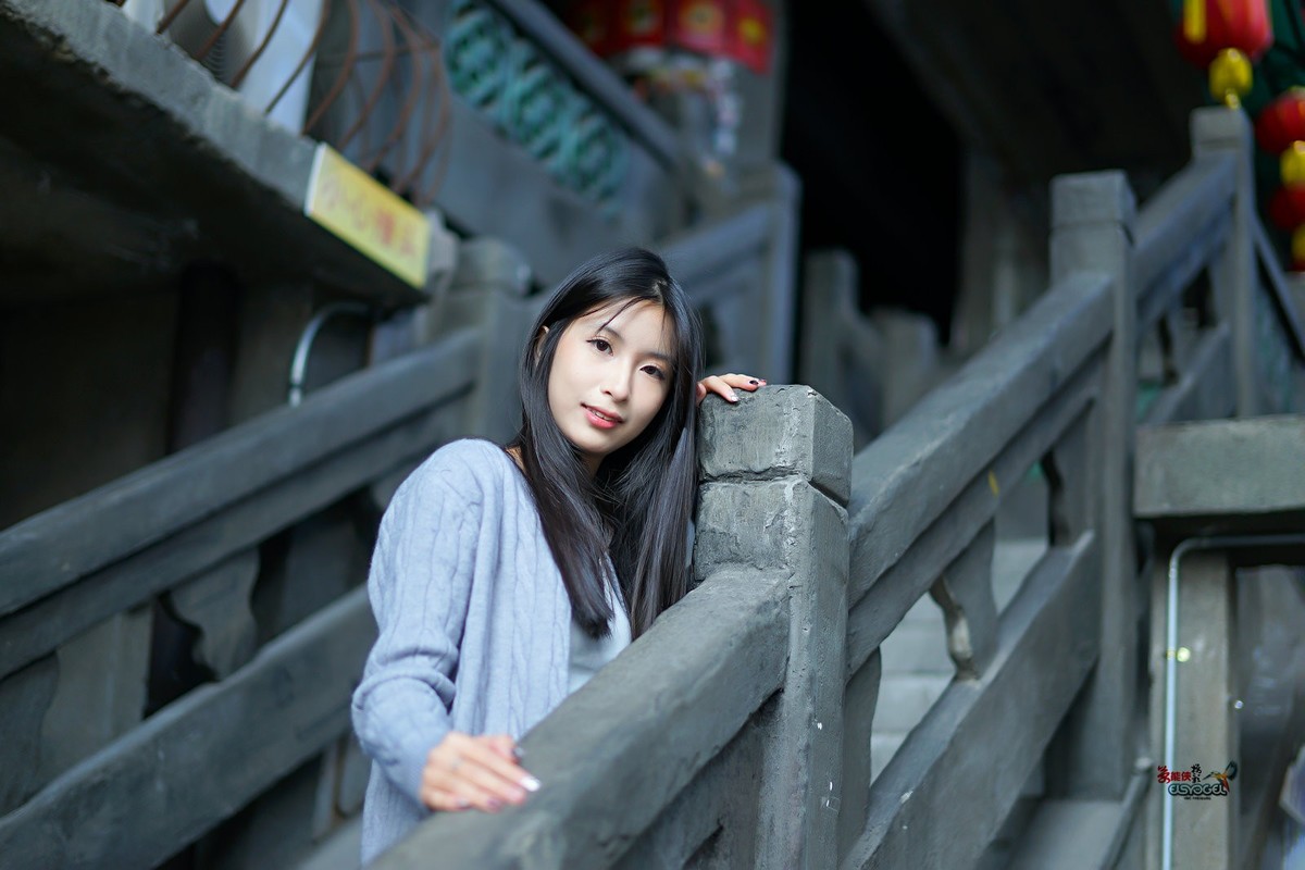 【昔日的楼角少女】---诗婷