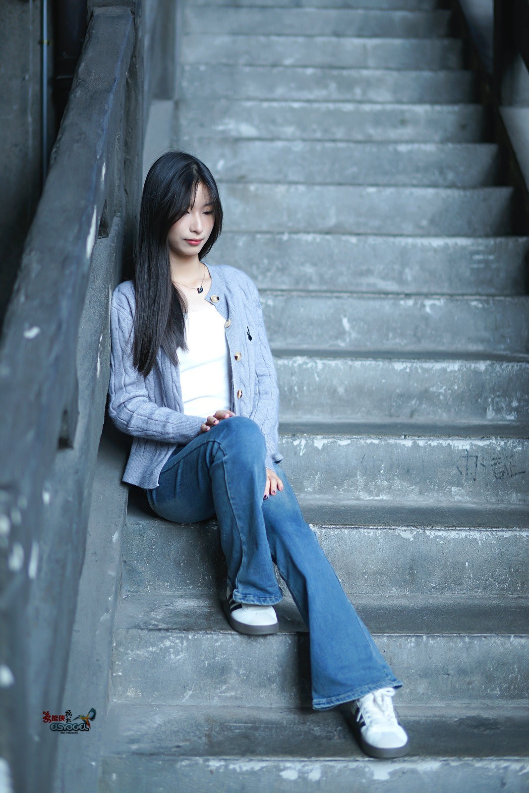 【昔日的楼角少女】---诗婷