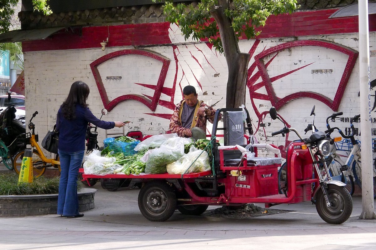铁牛广场的跳蚤市场