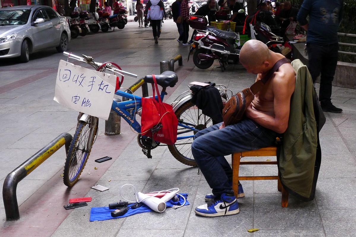 铁牛广场的跳蚤市场