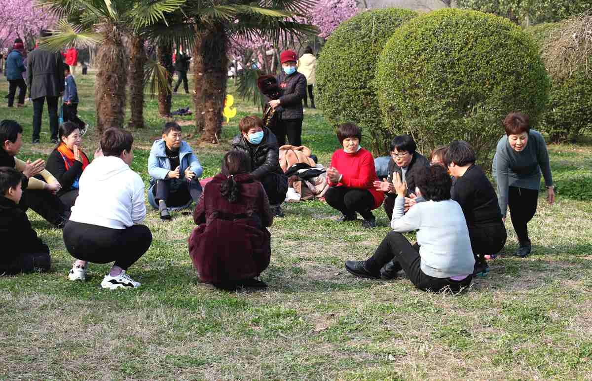 不忘儿时   抓小鸡  丢手绢