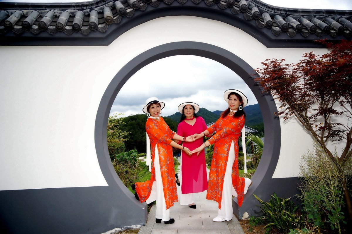 环境人像---黄陂天池雅园休闲游的美女！