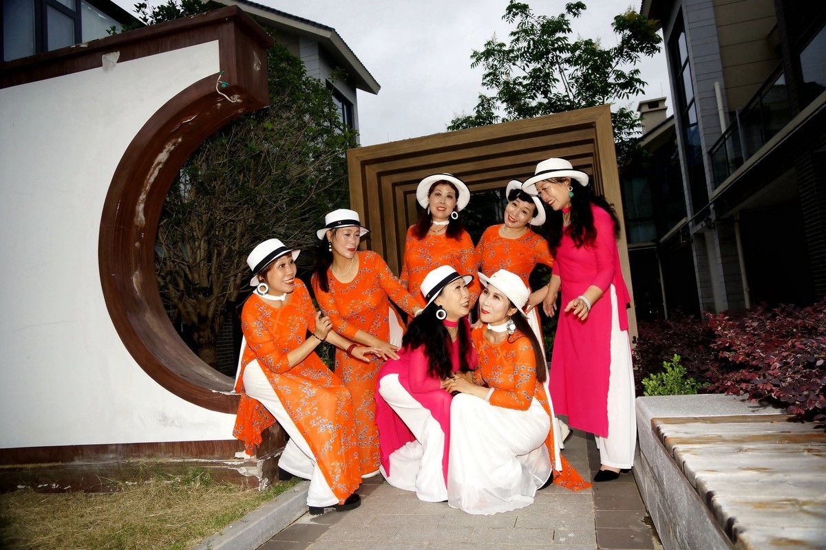 环境人像---黄陂天池雅园休闲游的美女！