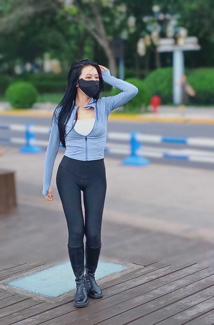 溜圈扫街抓拍片《风景，花草还有跳舞的美女》