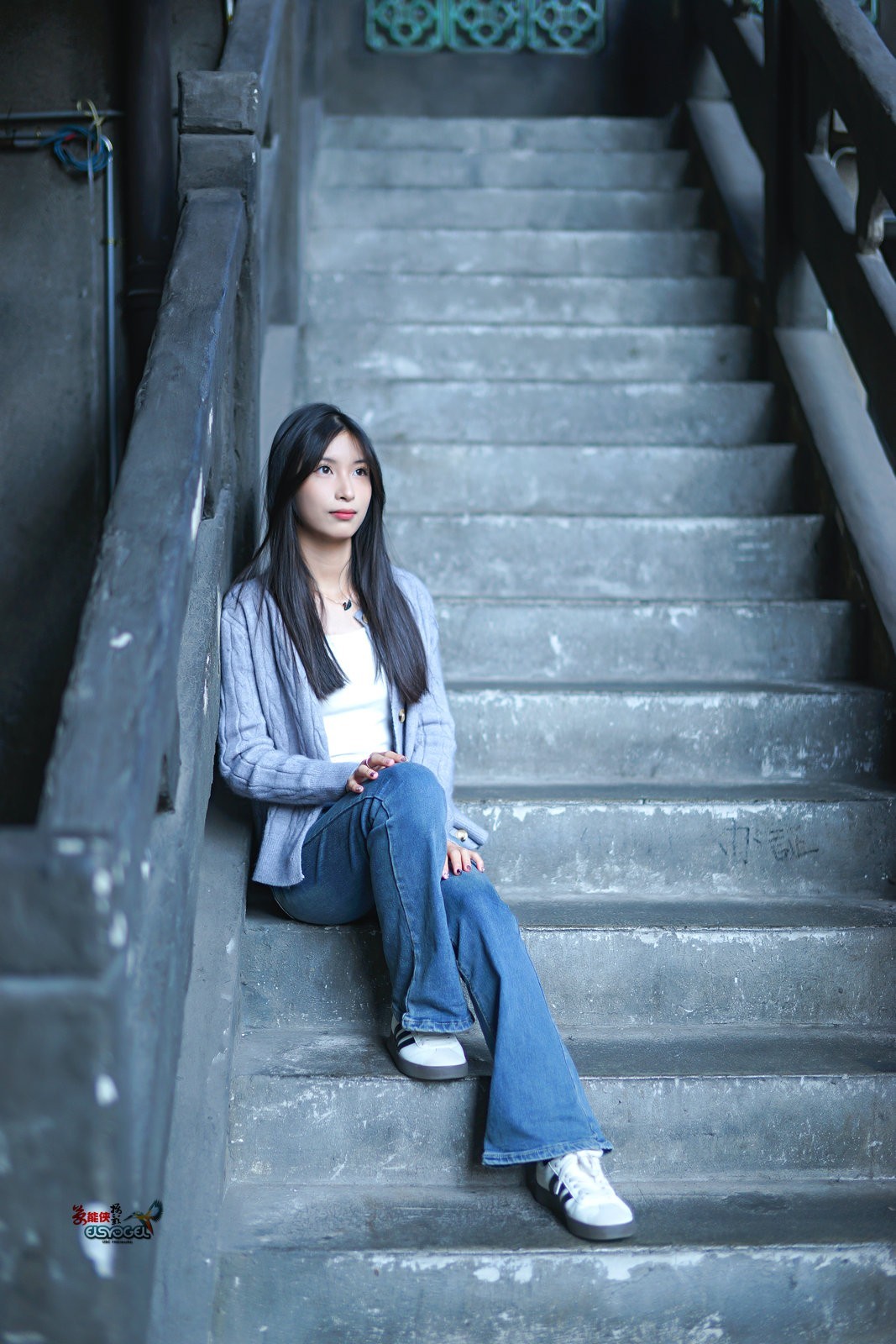 【昔日的楼角少女】---诗婷