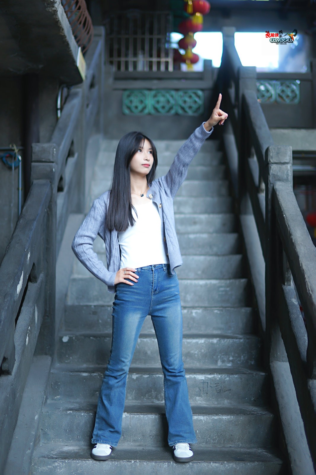 【昔日的楼角少女】---诗婷