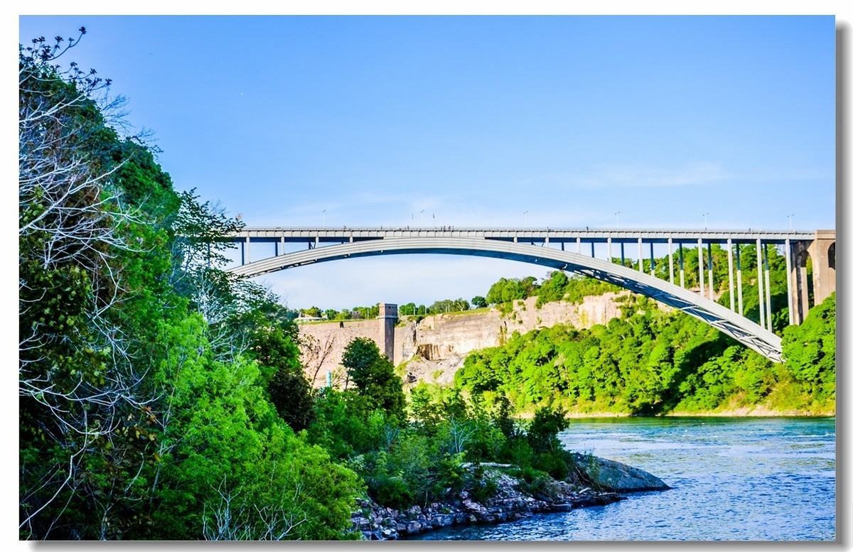 加美“尼亚拉加大瀑布”