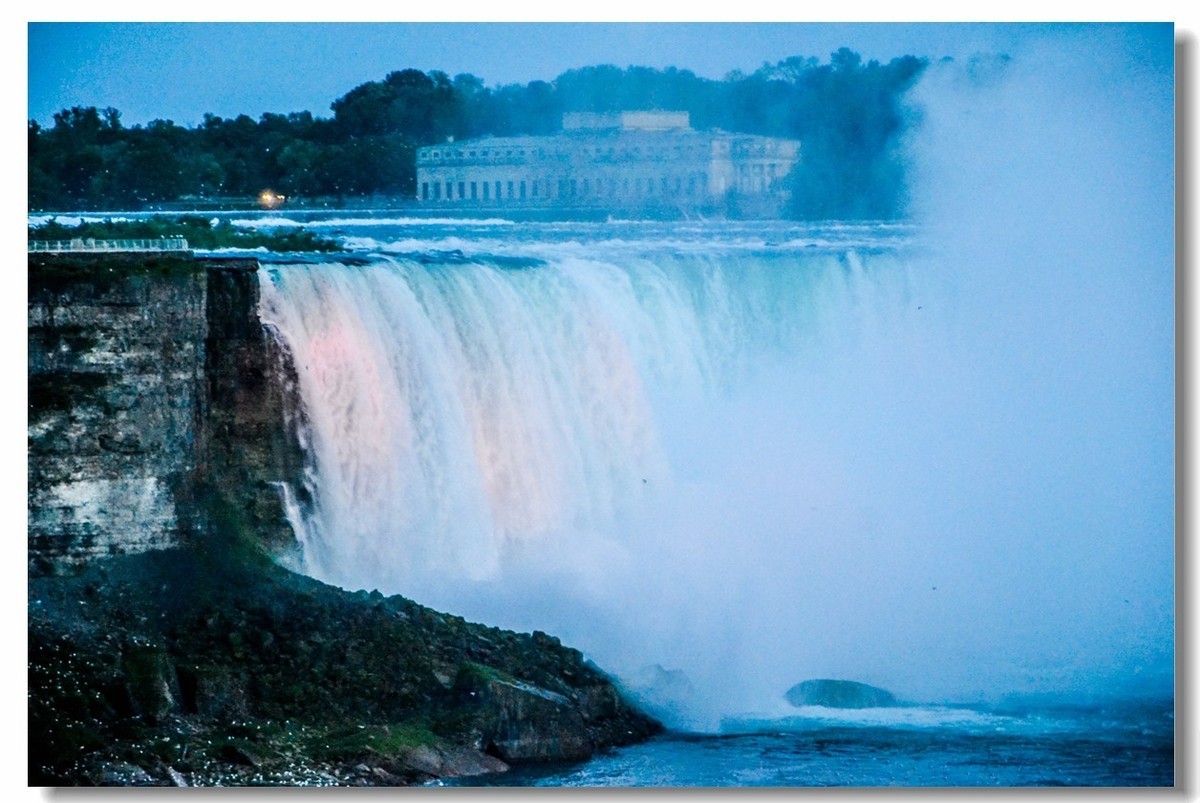 加美“尼亚拉加大瀑布”