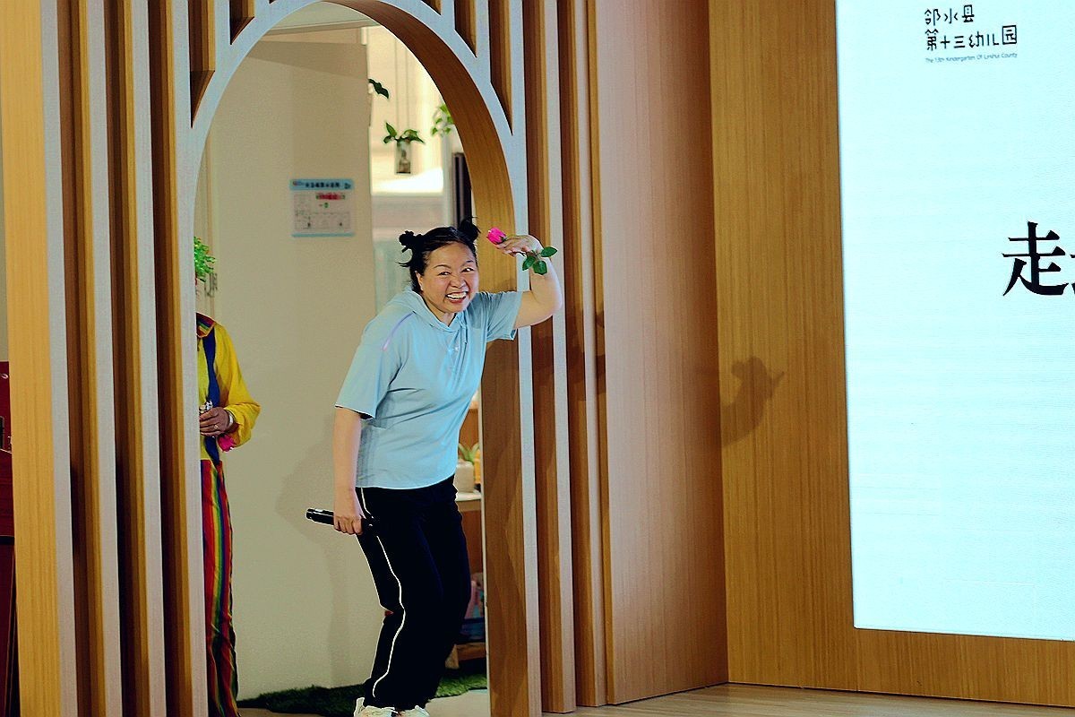 抓拍——婆婆摸访“大王叫我来巡山”