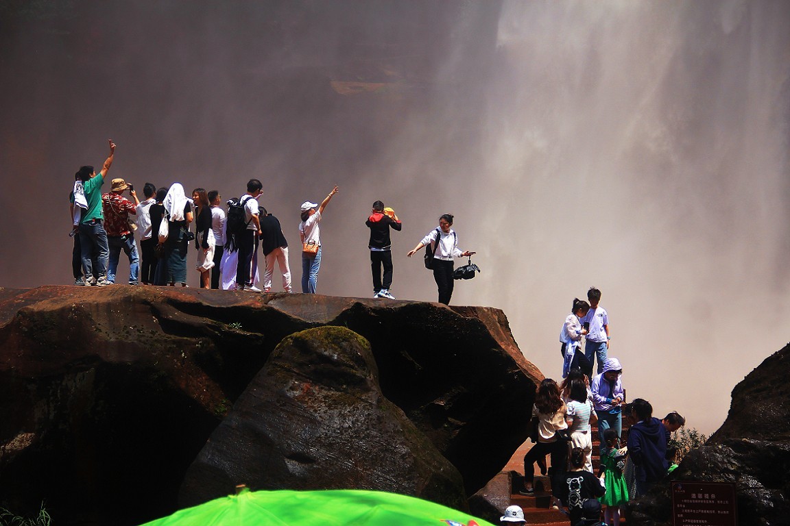 节日帖，庆五一劳动节《旅游抓拍片》祝大家节日愉快万事如意！