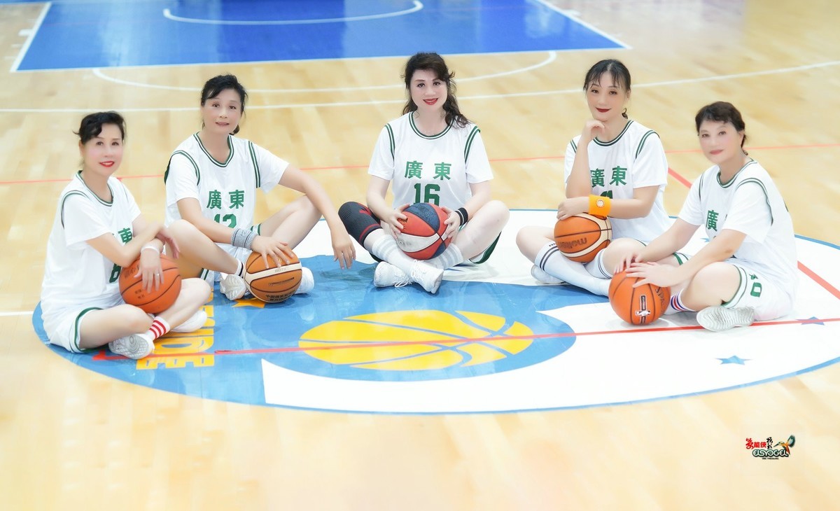 【篮球场上五朵金花】--超英、大蒋、蝴蝶、晓红、小温