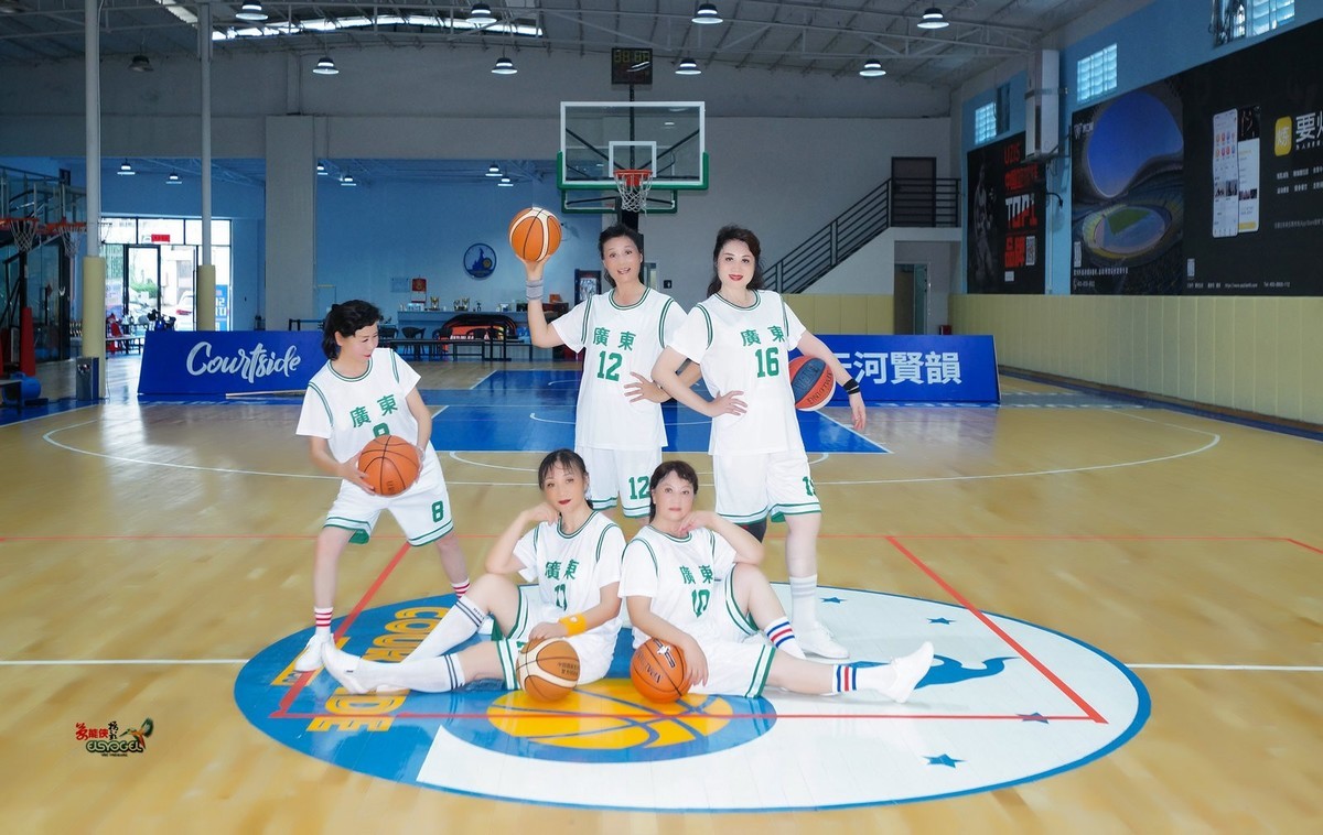 【篮球场上五朵金花】--超英、大蒋、蝴蝶、晓红、小温