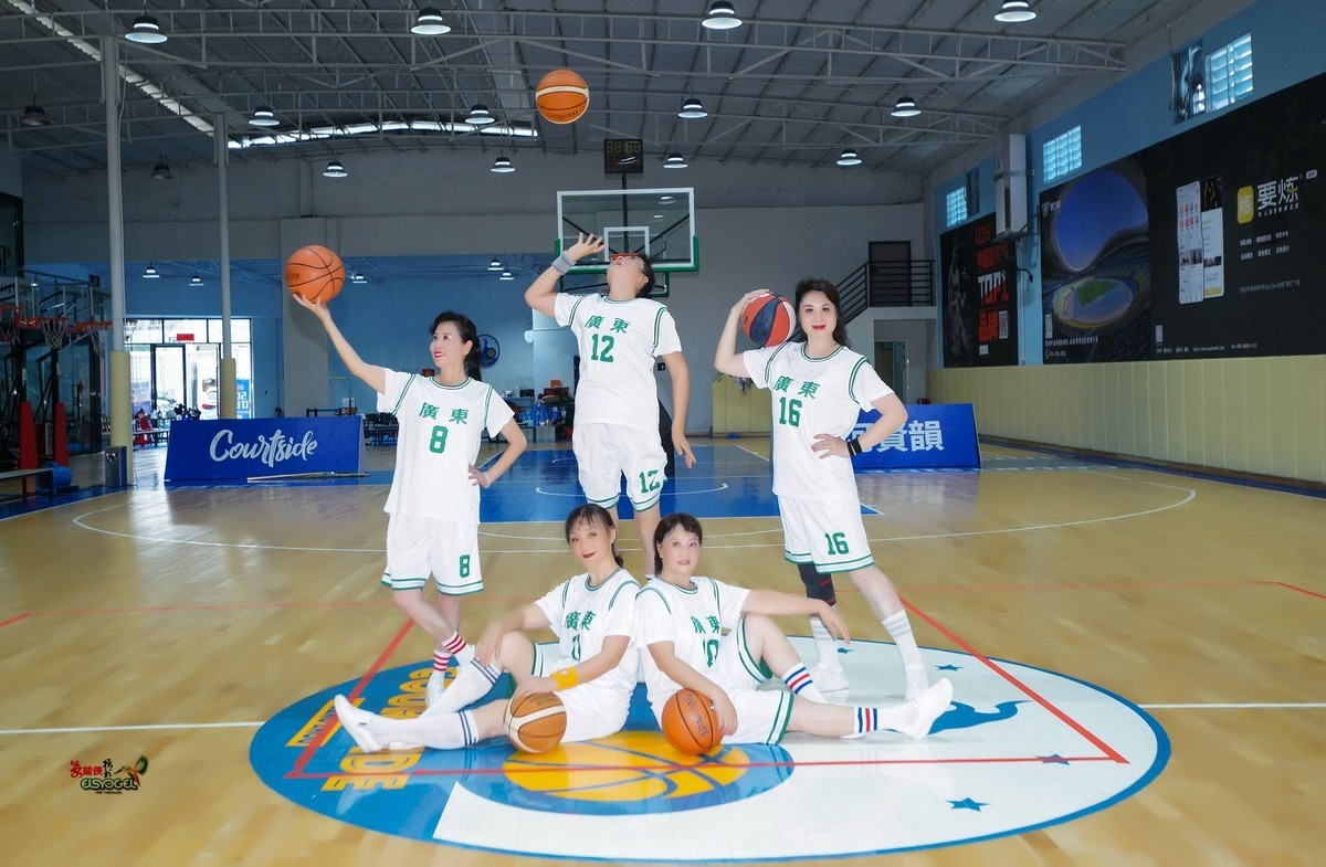 【篮球场上五朵金花】--超英、大蒋、蝴蝶、晓红、小温