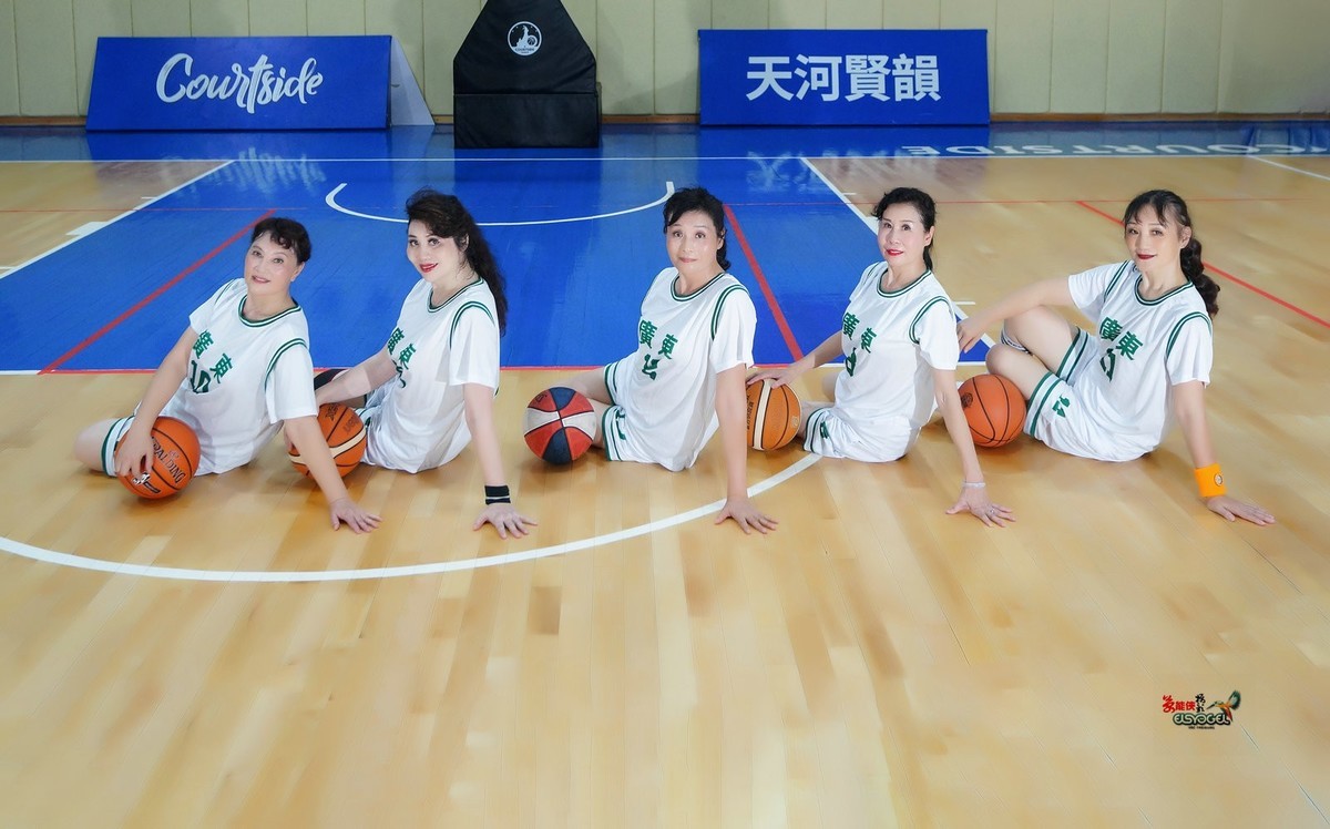 【篮球场上五朵金花】--超英、大蒋、蝴蝶、晓红、小温