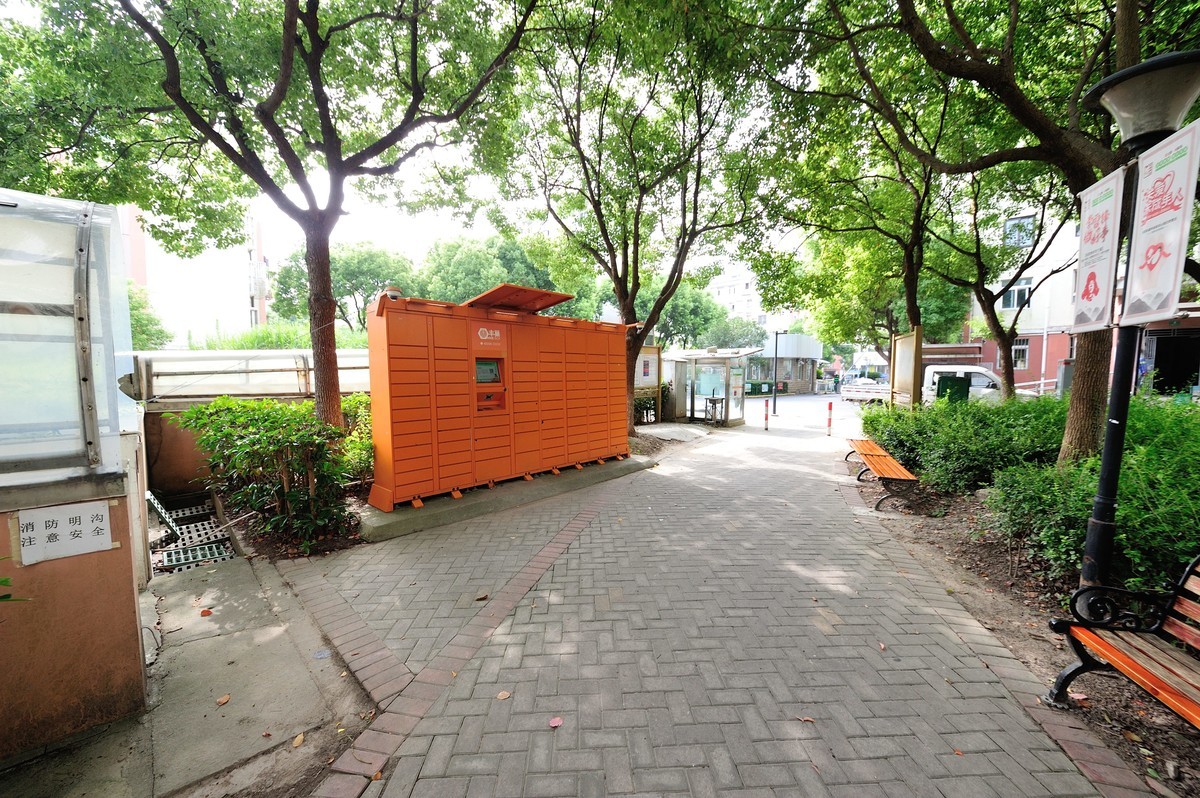 小区里面瞎鸡儿乱拍