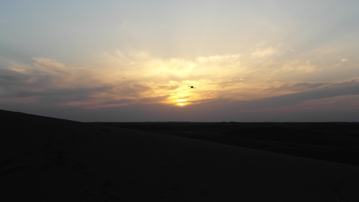 想问沙漠借那一根曲线