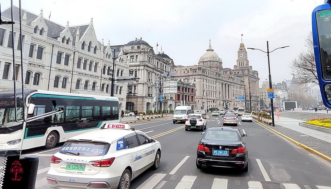 沪上行会老友     周鸣天