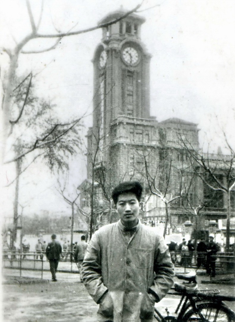 沪上行会老友     周鸣天