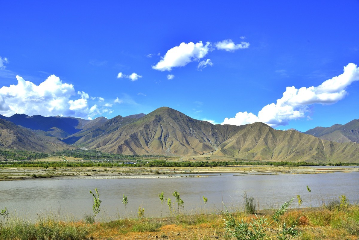 雅鲁藏布江风光