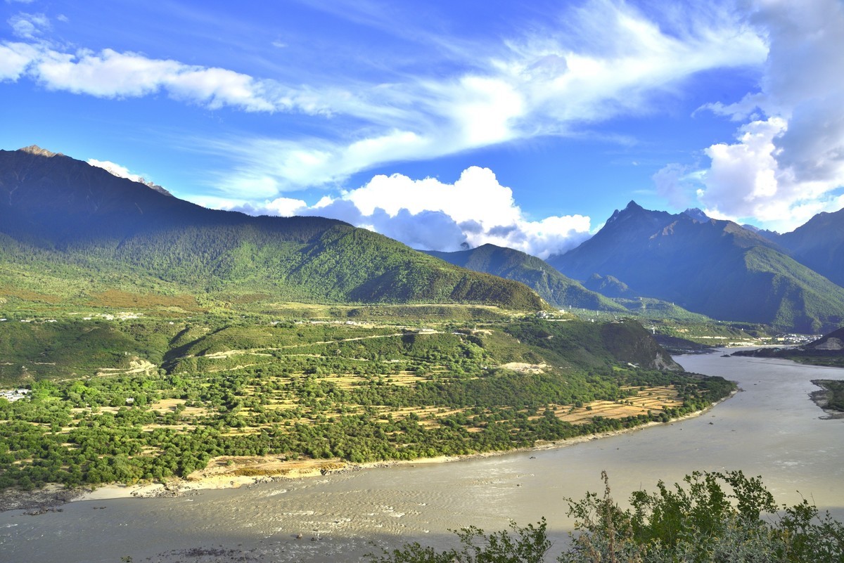 雅鲁藏布江风光