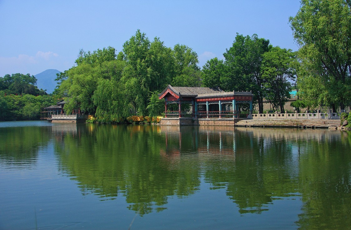 报到帖大爷就是老了天一热只剩下喘气得劲了好久没上贴了终于凉快点了赶紧上一贴哈哈！